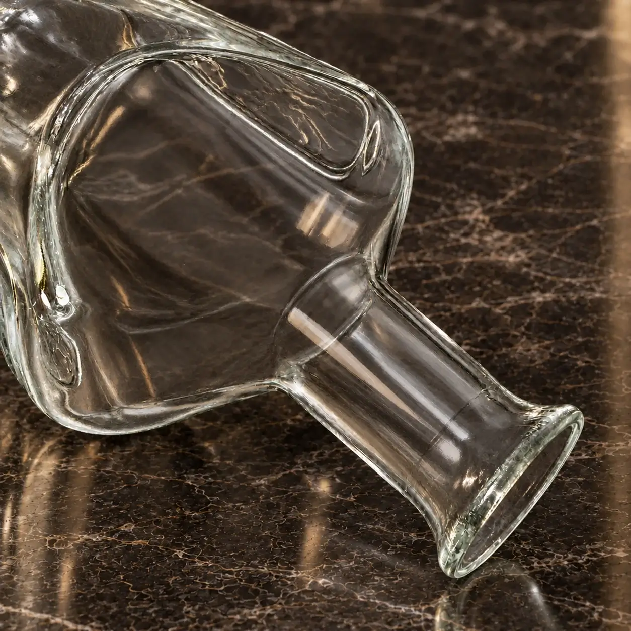 Bottle detail 4