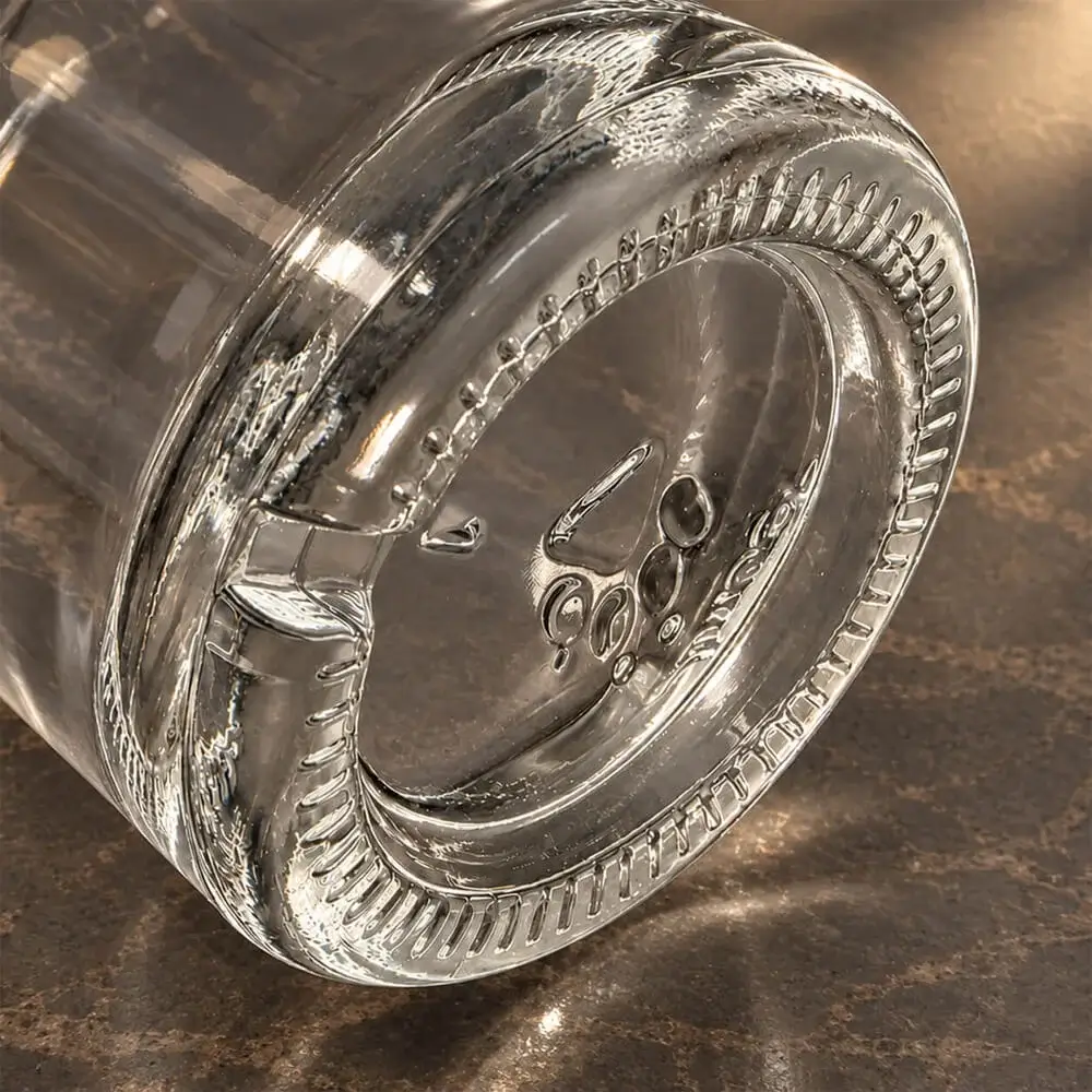 Bottle detail 8